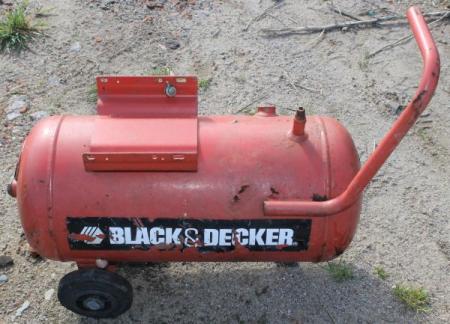 Zbiornik na kołach do powietrza na powietrze Black Decker